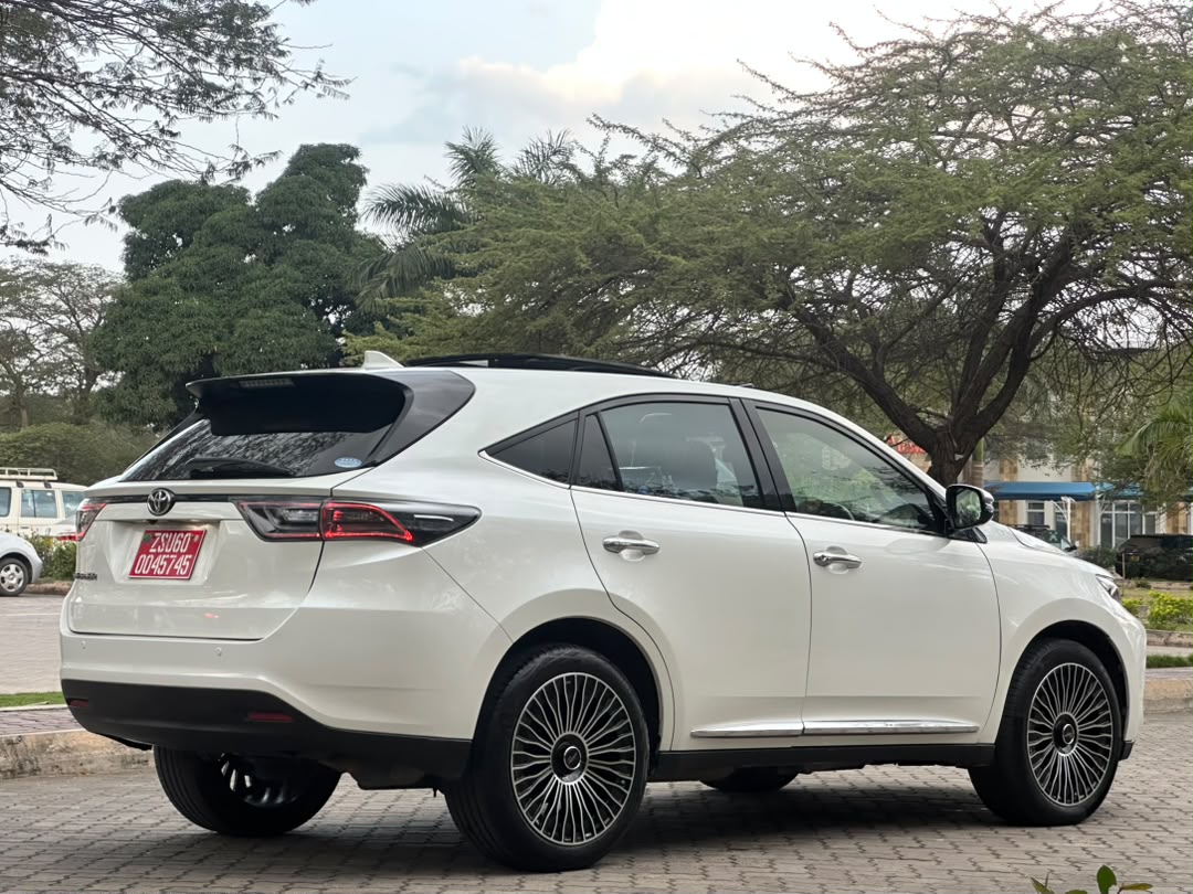TOYOTA HARRIER NEW MODEL thumbnail 3